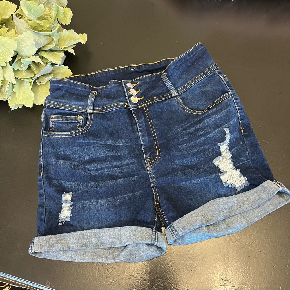 T‎ & Y Fashion Dark Blue Wash Distressed Stretch Roll Cuff Jean Shorts Sz 15/16